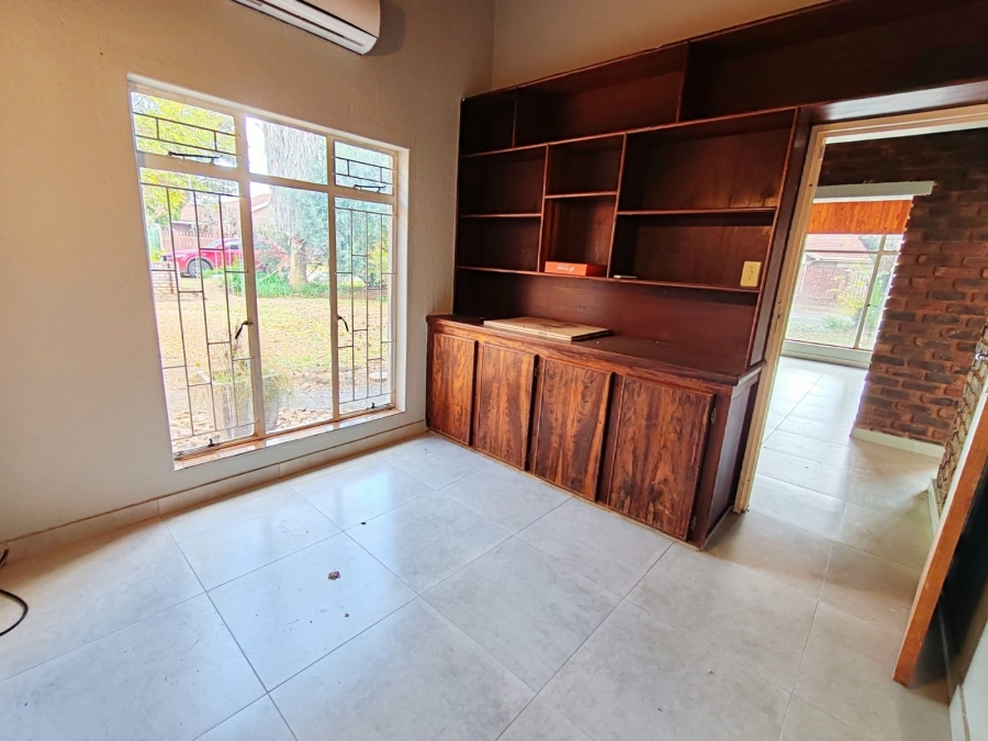 5 Bedroom Property for Sale in Miederpark North West